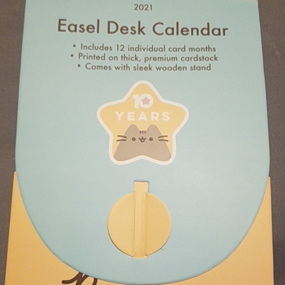 Winter 2020 Pusheen Box collectible Easel Desk Calendar NIB - Picture 2 of 3